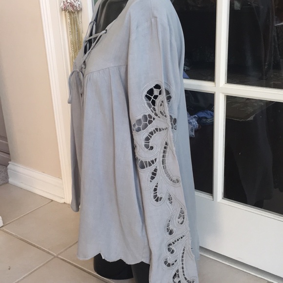 Gimmicks Sage green top - Picture 4 of 5